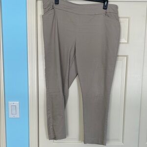 Croft & Barrow Women's Cropped Tan Pants